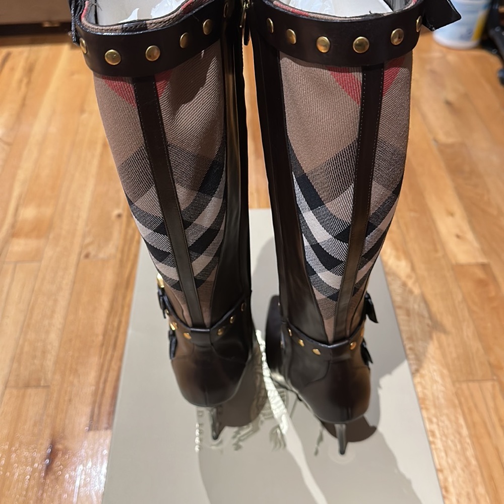 Burberry Brown Leather KneeHigh Zipper Boots Sz 37.5 Euro Almost Mint - Picture 5 of 10